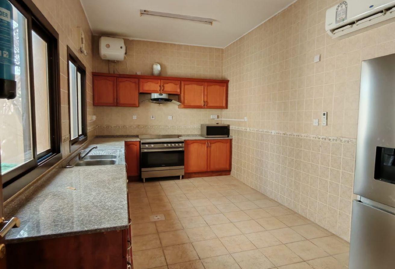 SPACIOUS 5BR VILLA IN AL WAAB - PRIVATE POOL - AC