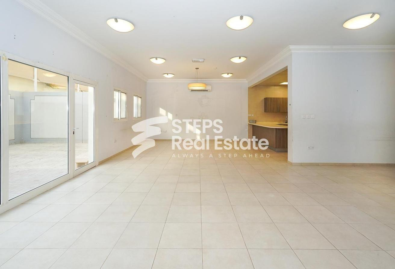 4-Bedroom Compound Villa for Rent Ain Khaled - Compound Villa in Umm Al Seneem Street