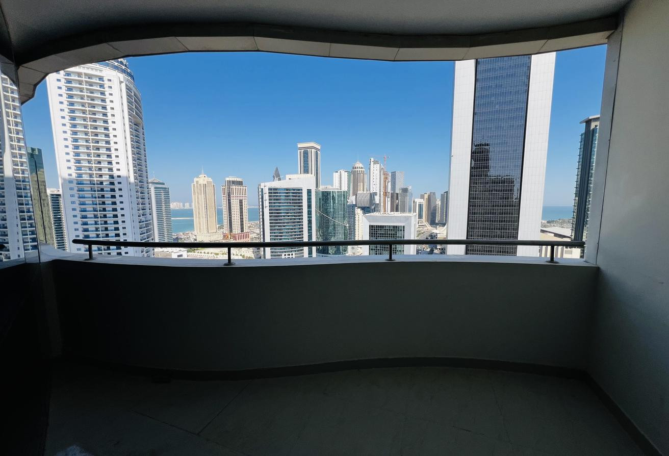 Spacious 4+Maid Penthouse for Rent in West Bay