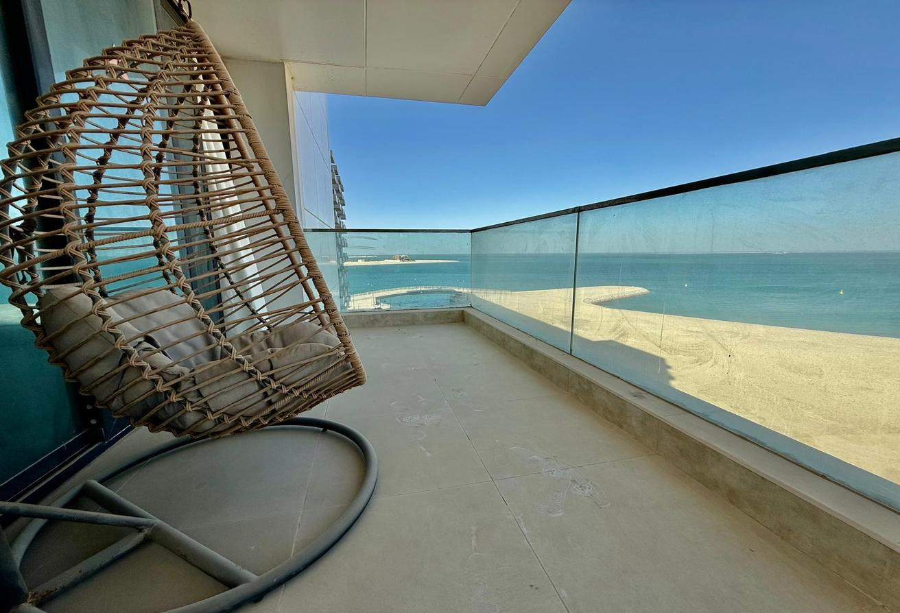 Full sea view / very spacious two bedrooms