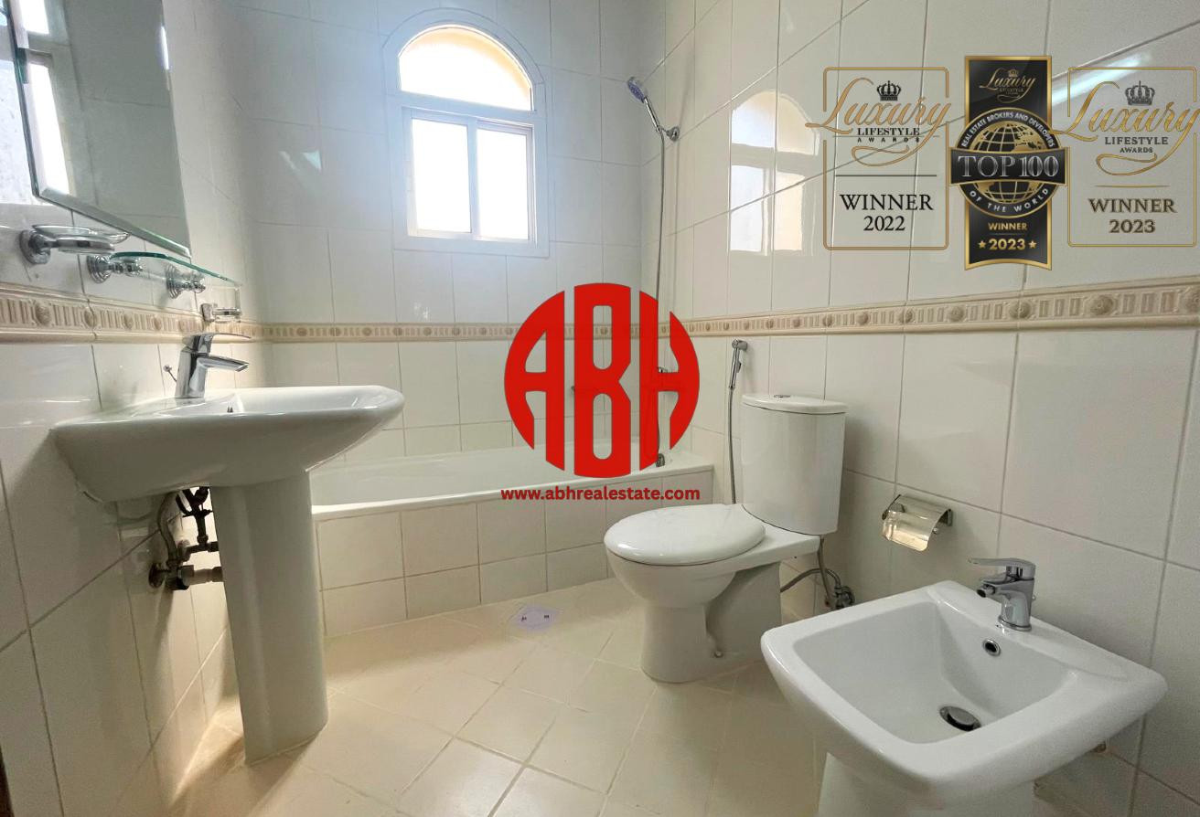 HOT OFFER | 5BR VILLA + POOL ACCESS |CALM COMPOUND - Compound Villa in Abu Hamour