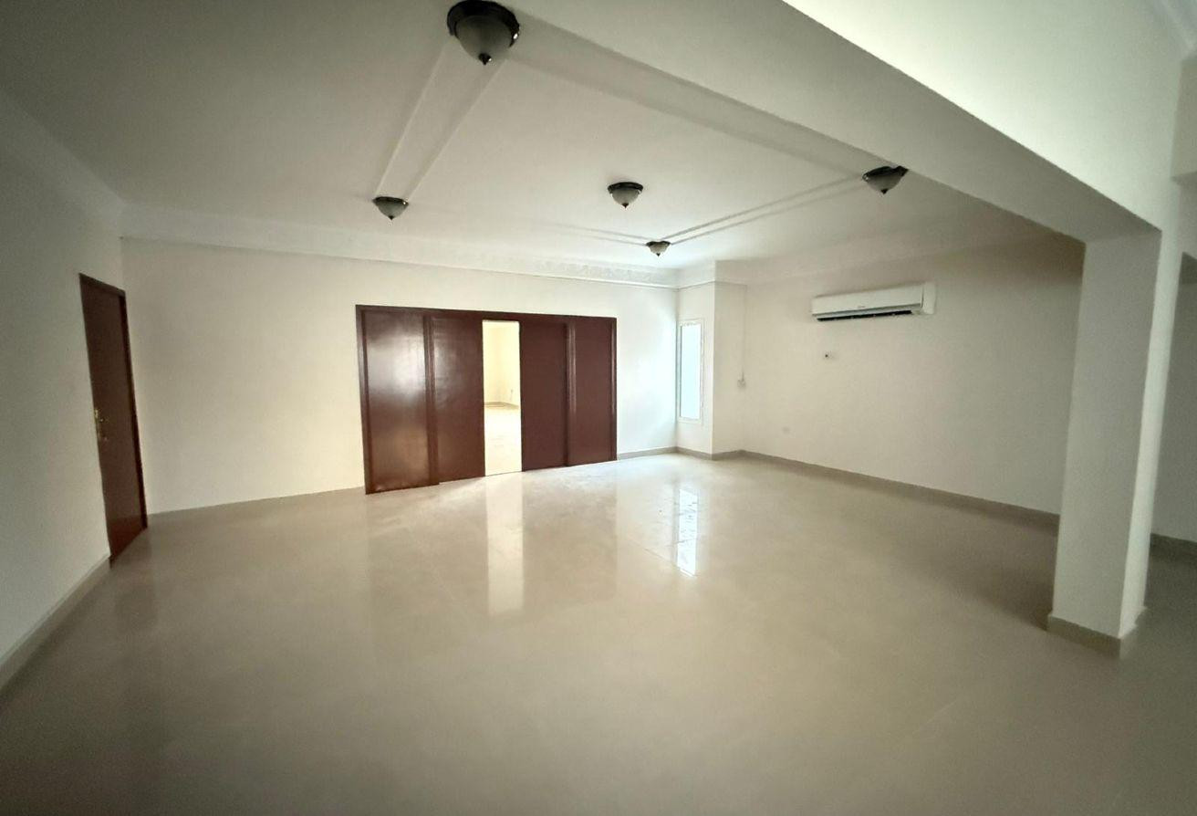 GRAND 5BR LUXURY VILLA WITH PRIVATE POOL - Villa in Hazm Al Markhiya