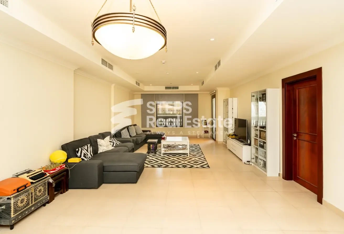 Apartment with Balcony and City View in The Pearl - Apartment in East Porto Drive