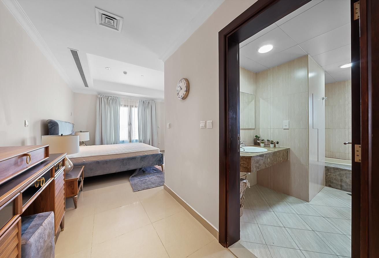 Luxury 2BR+Balcony Open Layout Porto Arabia - Apartment in West Porto Drive