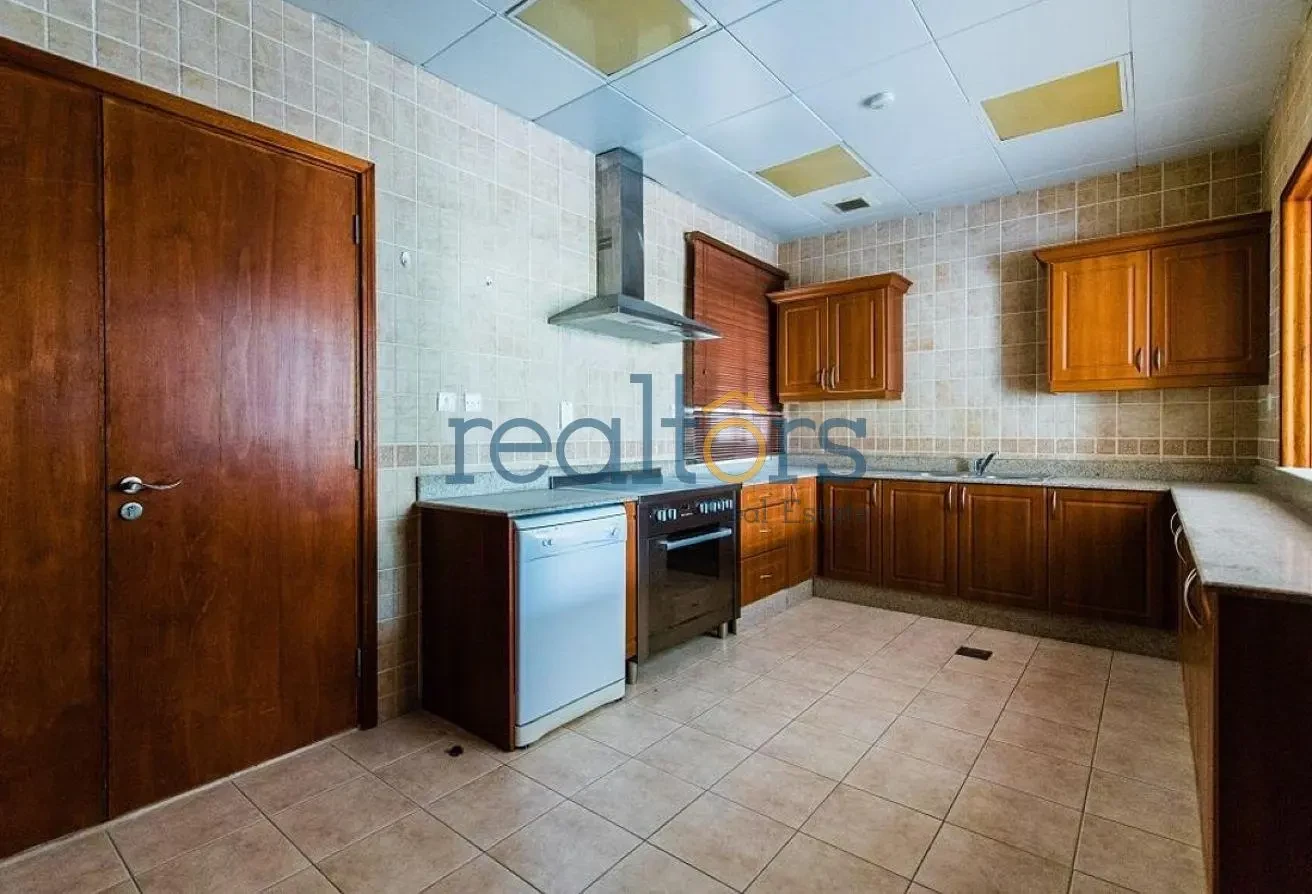 3BR Villa Plus Maid Room in Ain Khaled Compound - Compound Villa in Wadi Al Shaheeniya Street