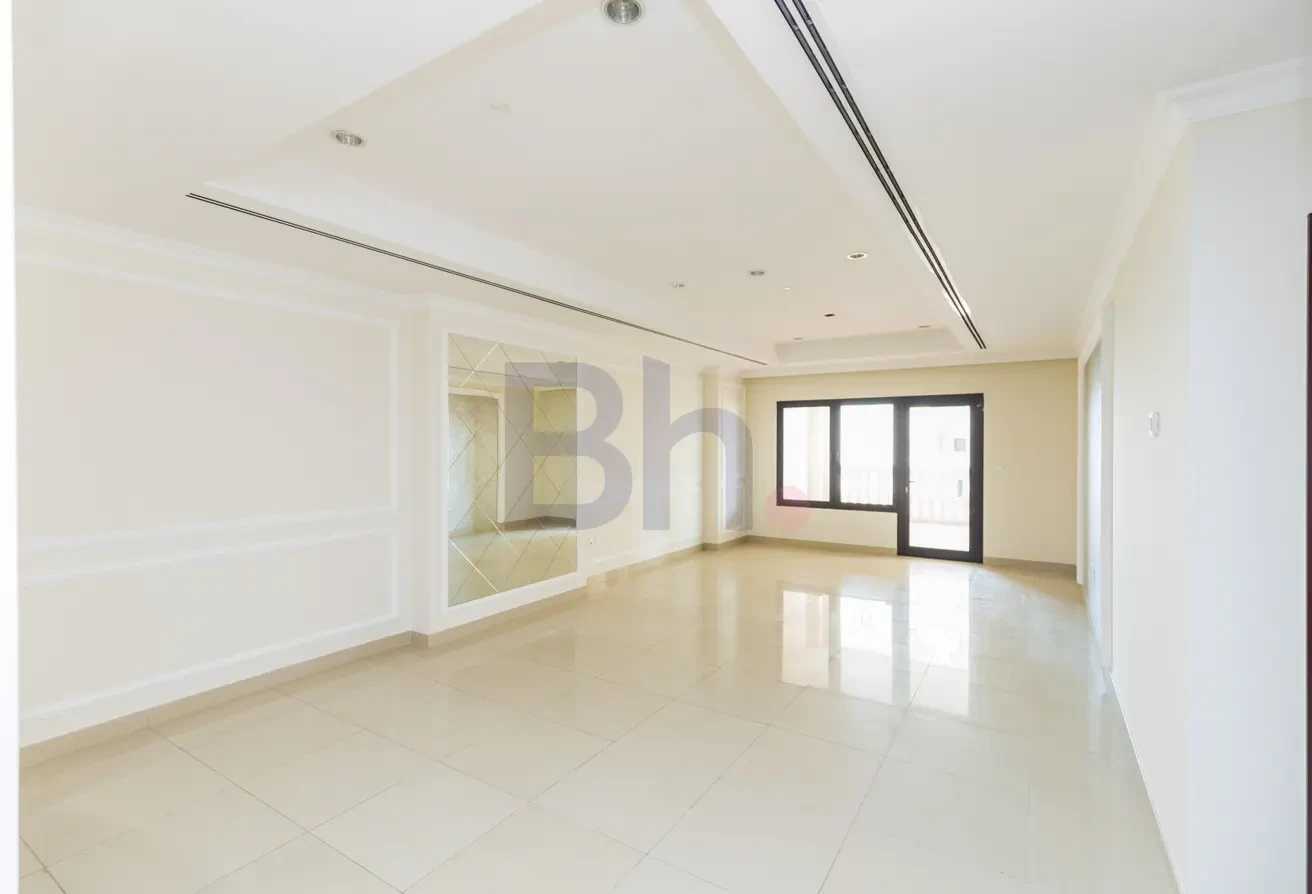 Spacious 2-Bedroom SF + Office in Porto Arabia - Apartment in Doha
