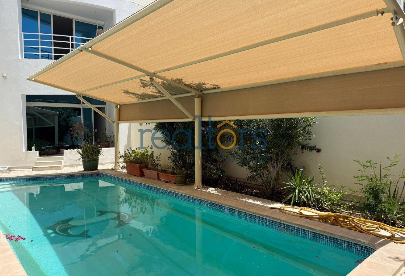 S A VILLA 5 BED WITH PRIVATE POOL SEMI FURNISHED - Villa in Al Dafna