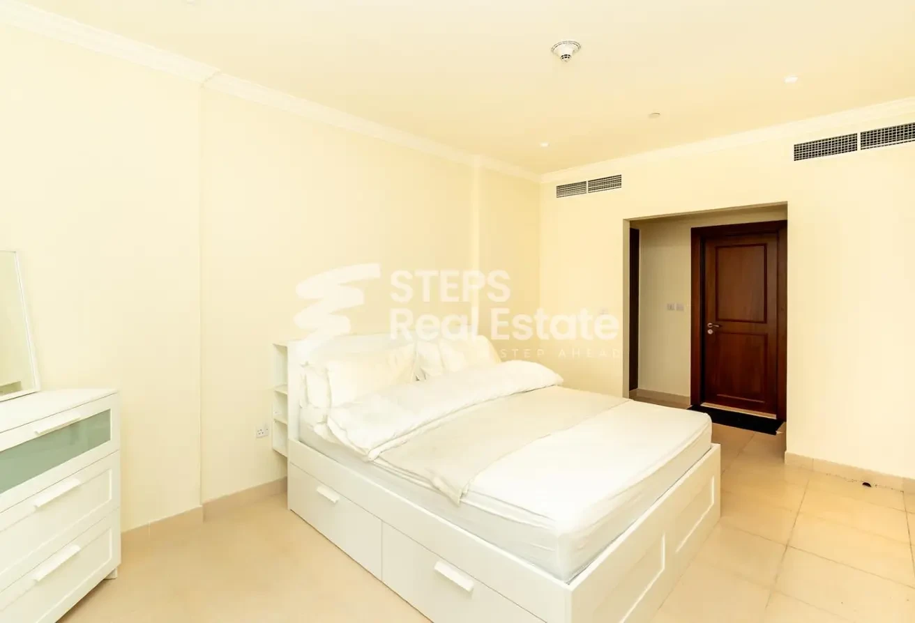 Apartment with Balcony and City View in The Pearl - Apartment in East Porto Drive