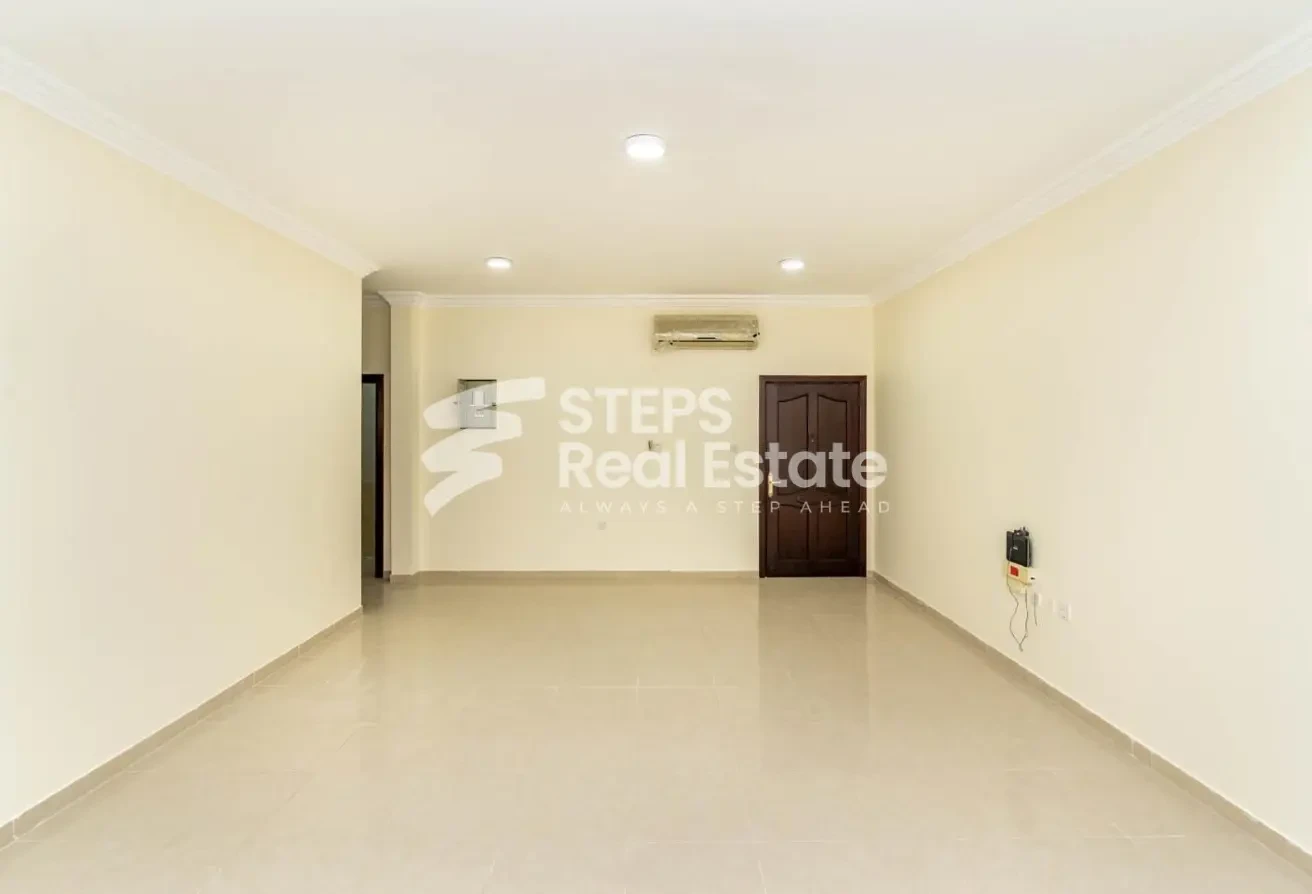 Spacious Apartment for Rent in Al Nasr - Apartment in Souk Merqab