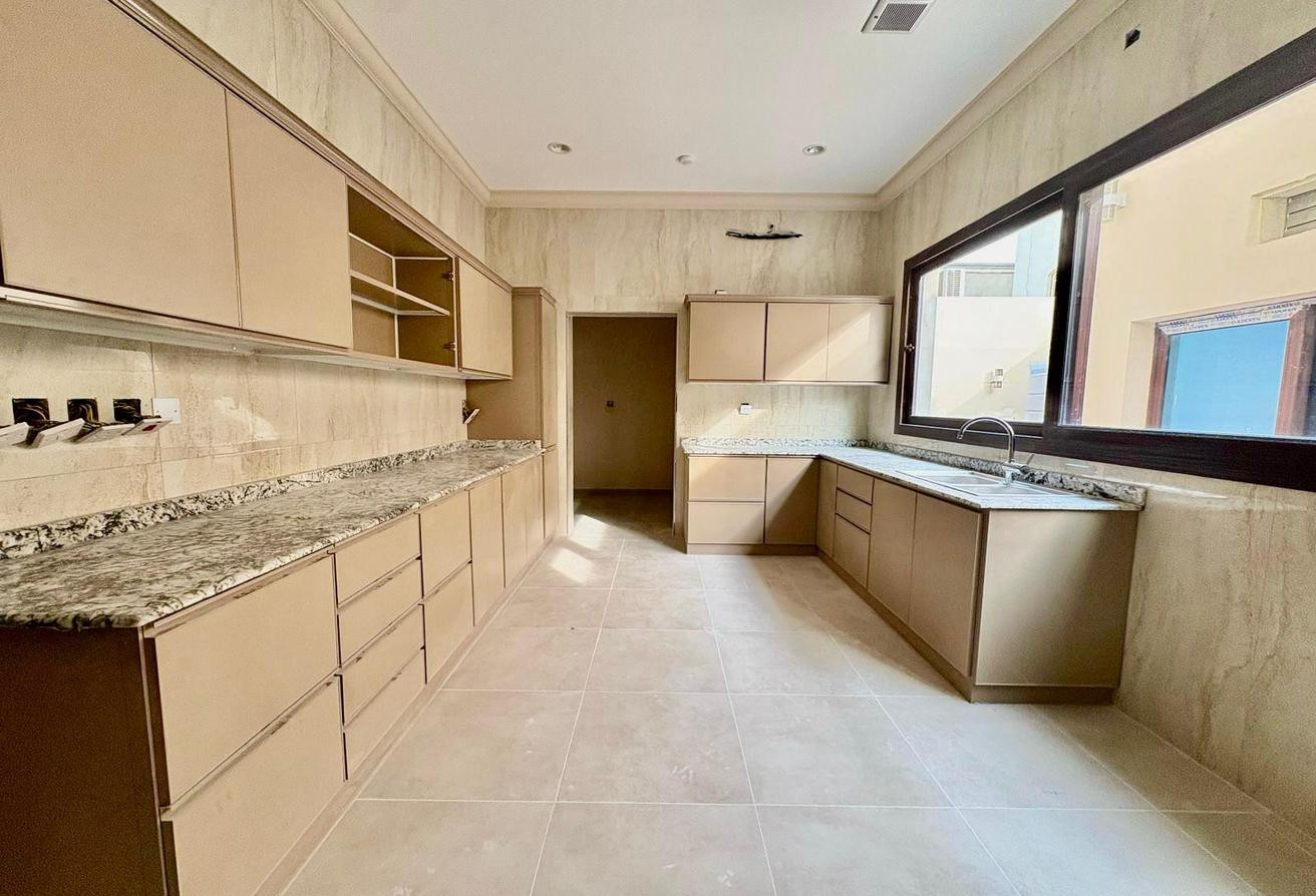 LUXURY VILLA - PRIME LOCATION - SPACIOUS - Villa in Al Maamoura