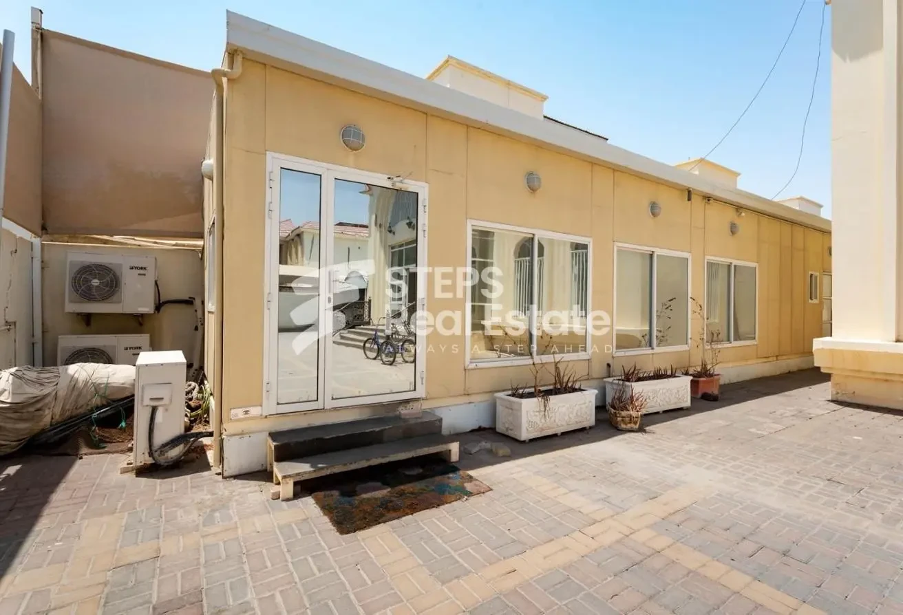 Villa with Maids Room and Ample Living Space - Villa in Al Kharaitiyat