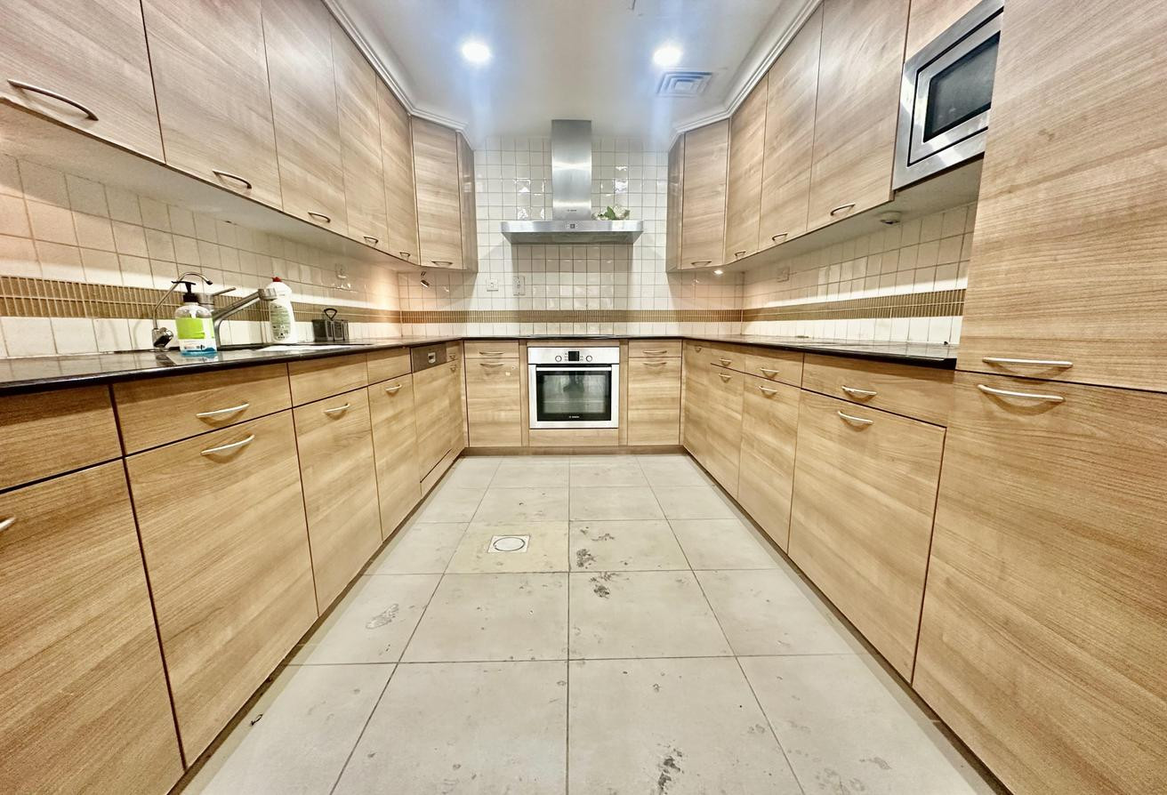 Affordable 2BHK | Nice Tower | Porto Arabia - Apartment in Two Porto Arabia