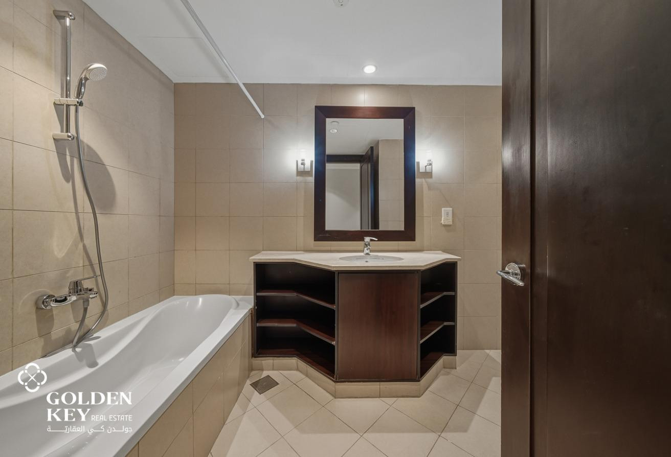 Furnished 2BR w/ Balcony | FF | Premium Tower - Apartment in West Porto Drive