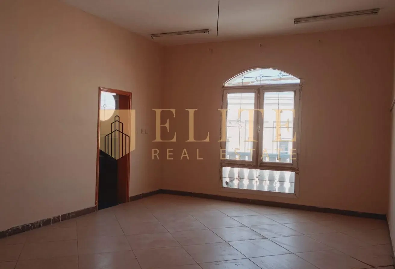 Spacious 6-Bedroom Stand-Alone Villa in Umm Sla - Villa in Umm Salal Ali