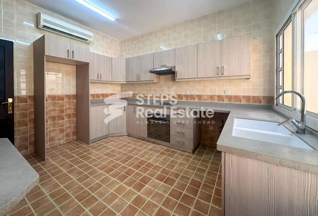Spacious Villa with Maid&#39;s Room and Basement - Villa in Al Waab Street