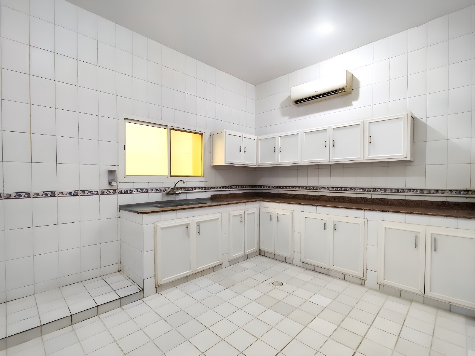 Stunning  | 5BHK | Compound Villa | SF - Compound Villa in Umm Al Seneem Street