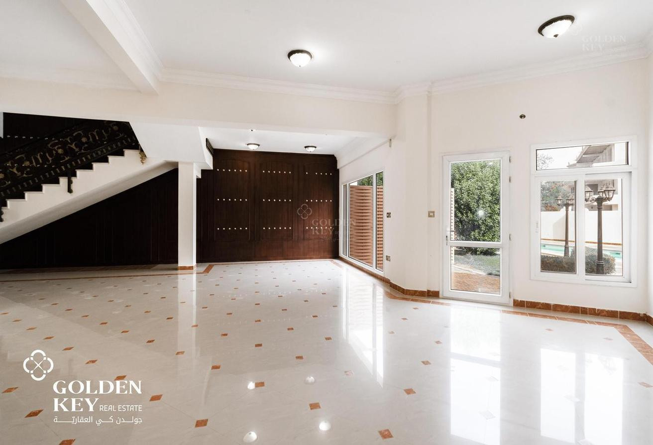 Private Beach |5BDR Stunning Villa| Prime location