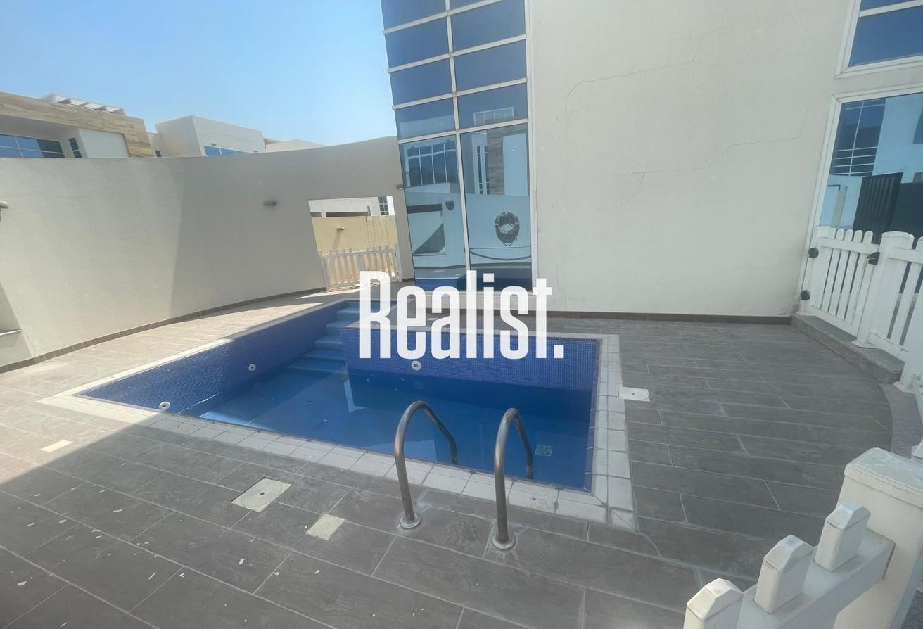 PRIVATE POOL || 5 BEDROOM VILLA || SEMI FURNISHED - Villa in Umm Al Seneem Street