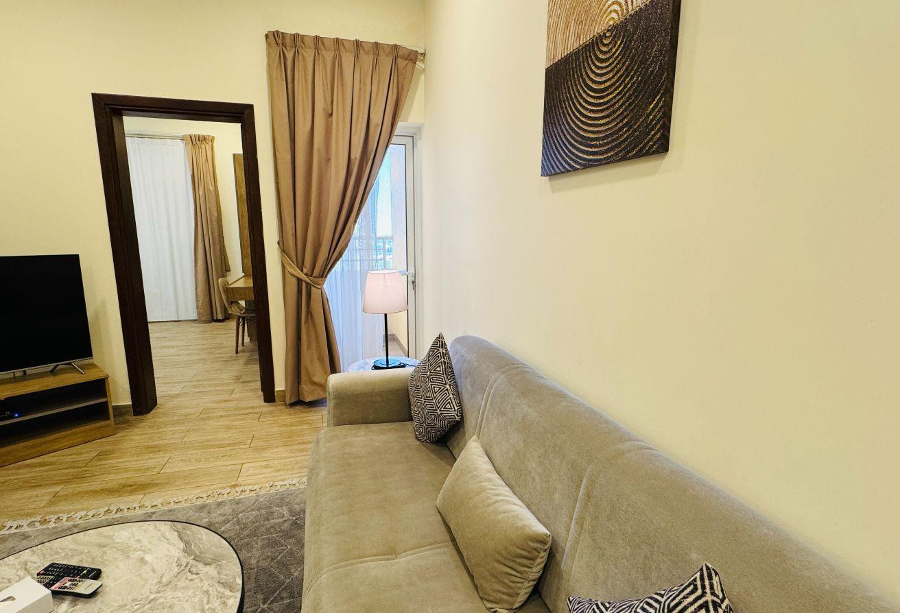 1BHK Serviced Apt | Fully Furnished with Balcony - Apartment in Old Airport Road