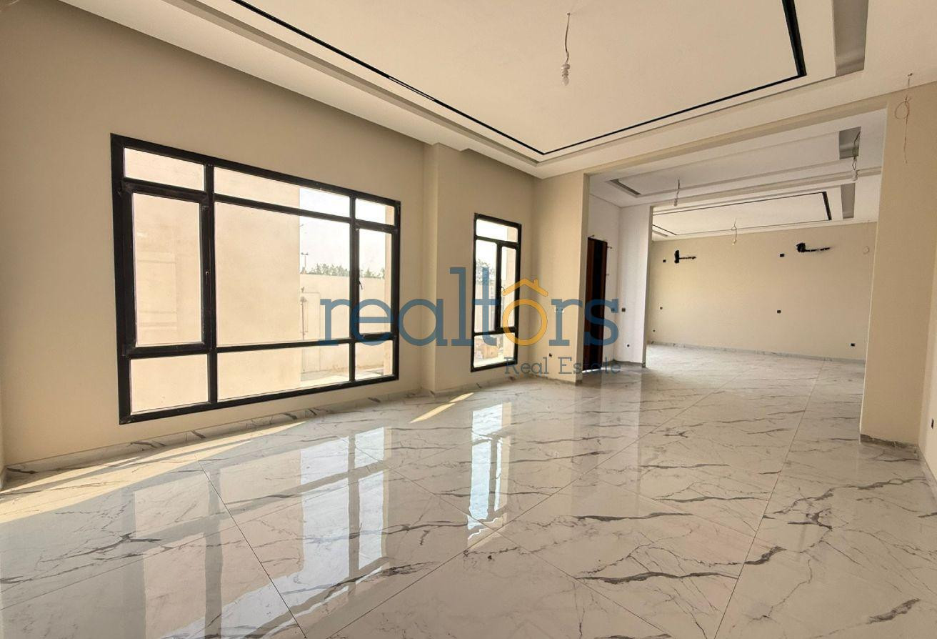 Elegant 7BR Villa FOR SALE with Elevator | Duhail - Villa in Street 871