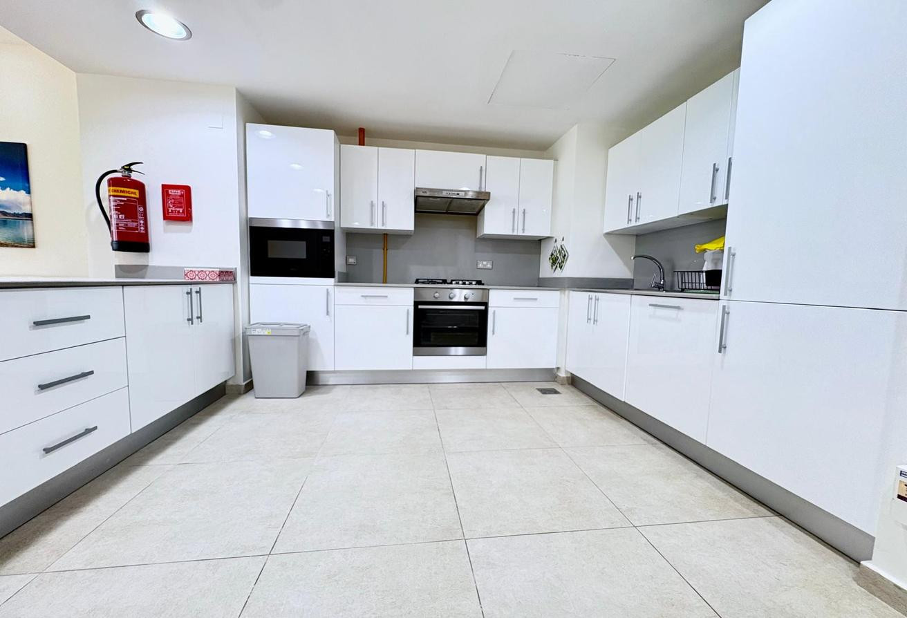 Full sea view / near vendom mall / one bedroom