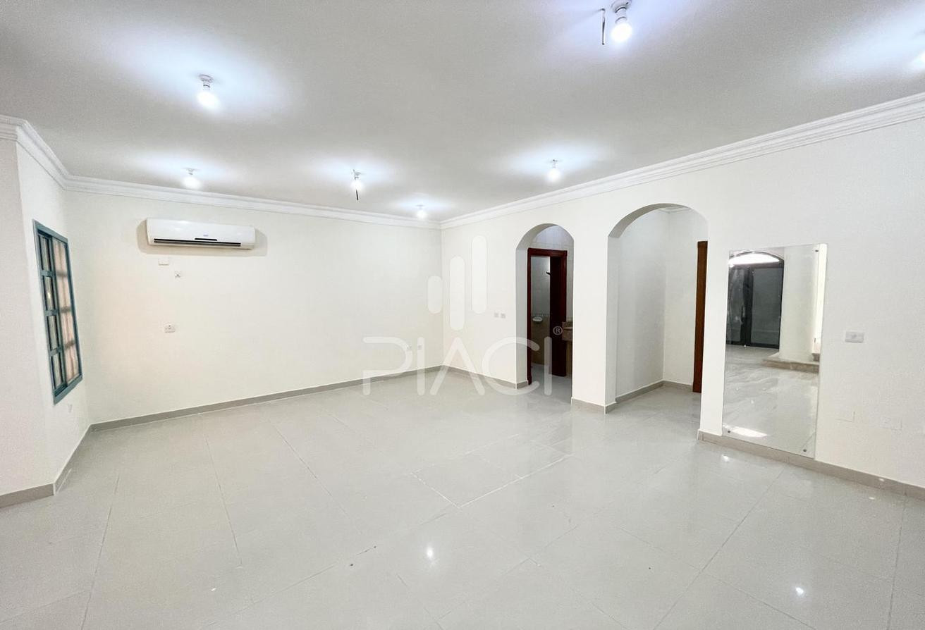 UNFURNISHED | 6 BR COMPOUND VILLA | SAKHAMA - Villa in Al Sakhama