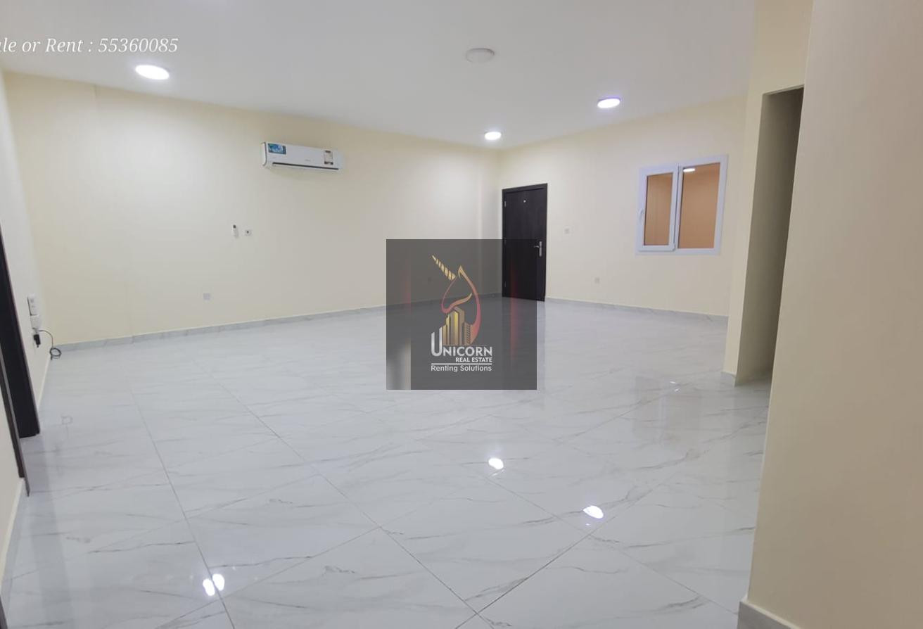 3 bhk | Un Furnished | Balcony | Close Kitchen - Apartment in Al Kheesa