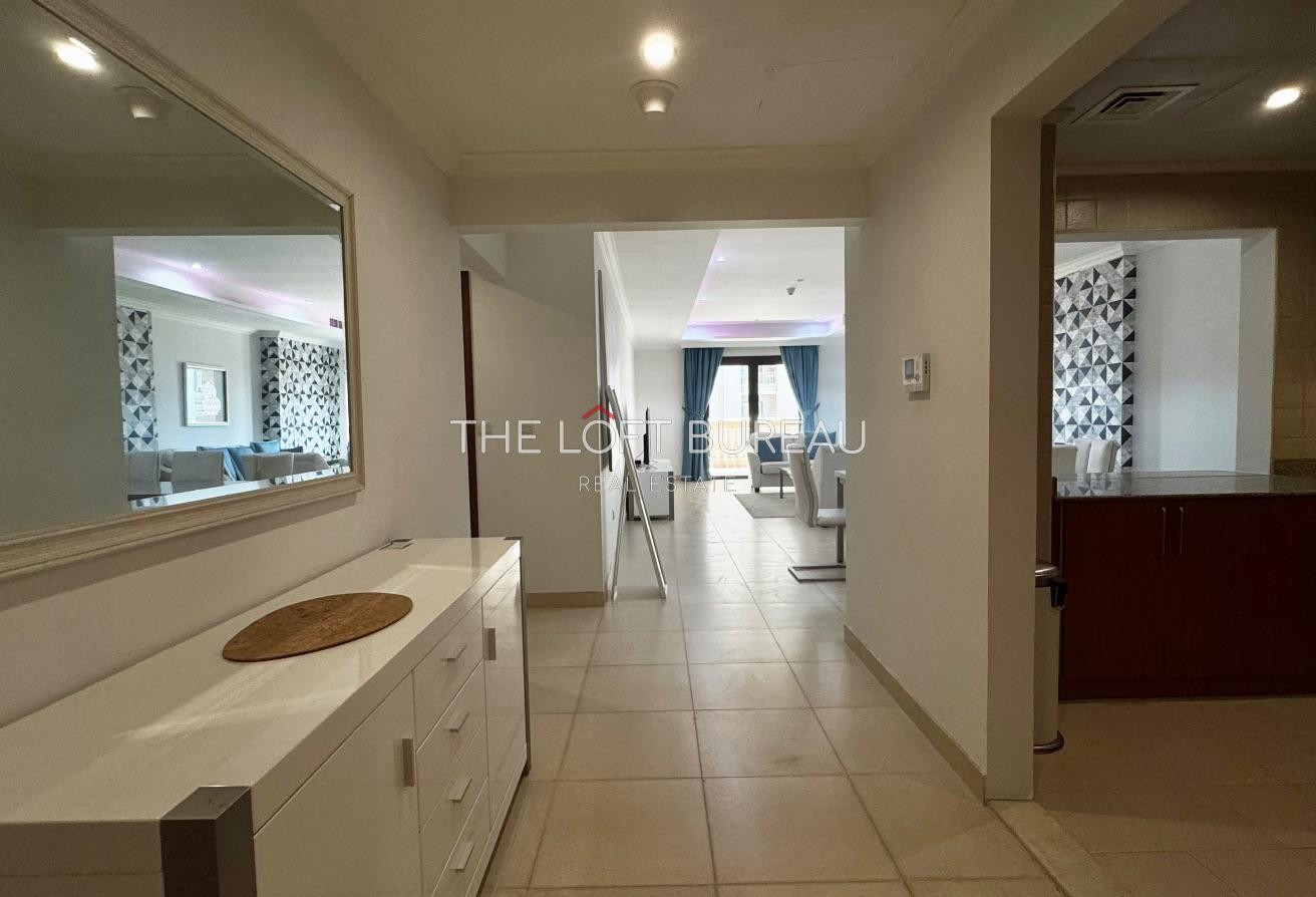 Modern 1-Bedroom Apartment | Balcony - Apartment in Tower 5