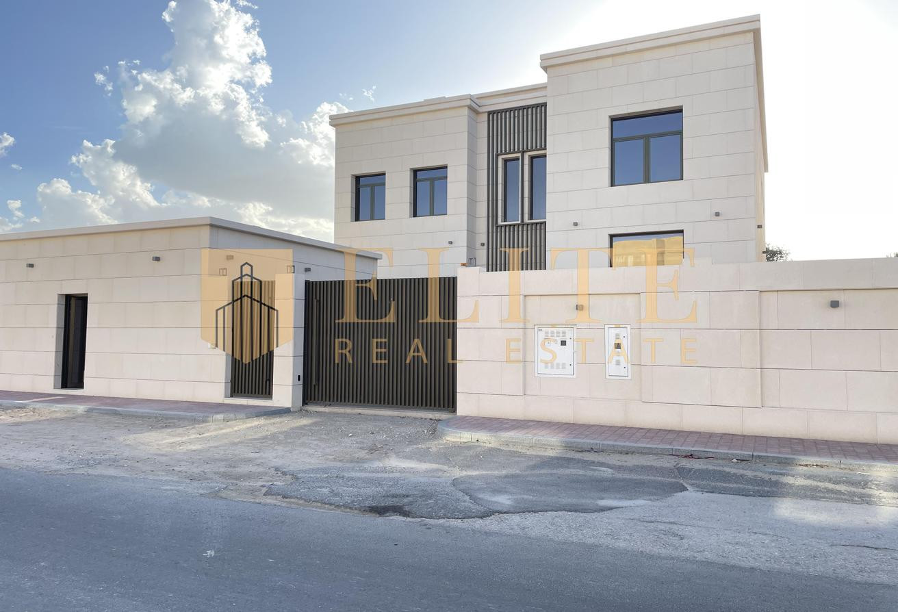 فرصة نادرة لامتلاك فيلا فاخرة مع مسبح