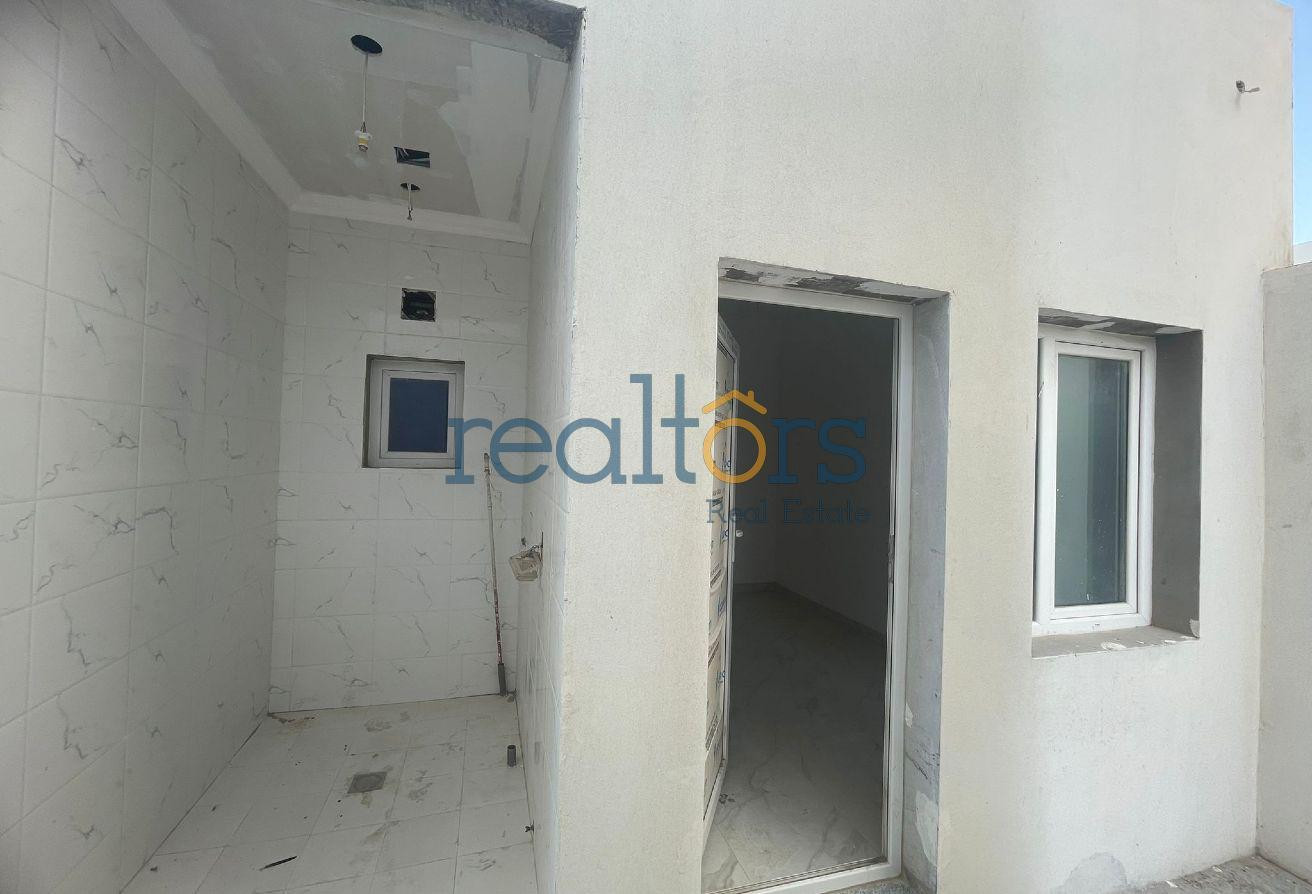 S A Villa Brand New 5-Bed with Maid &amp; Driver Rooms - Villa in Al Khazin Street