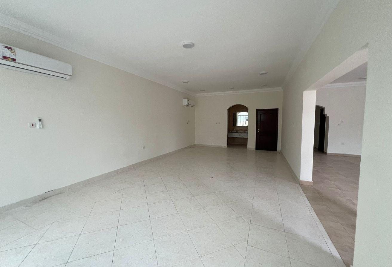 AMAZING VILLA 6 Bedrooms plus Maid in ABU HAMOUR - Apartment in Bu Hamour Street