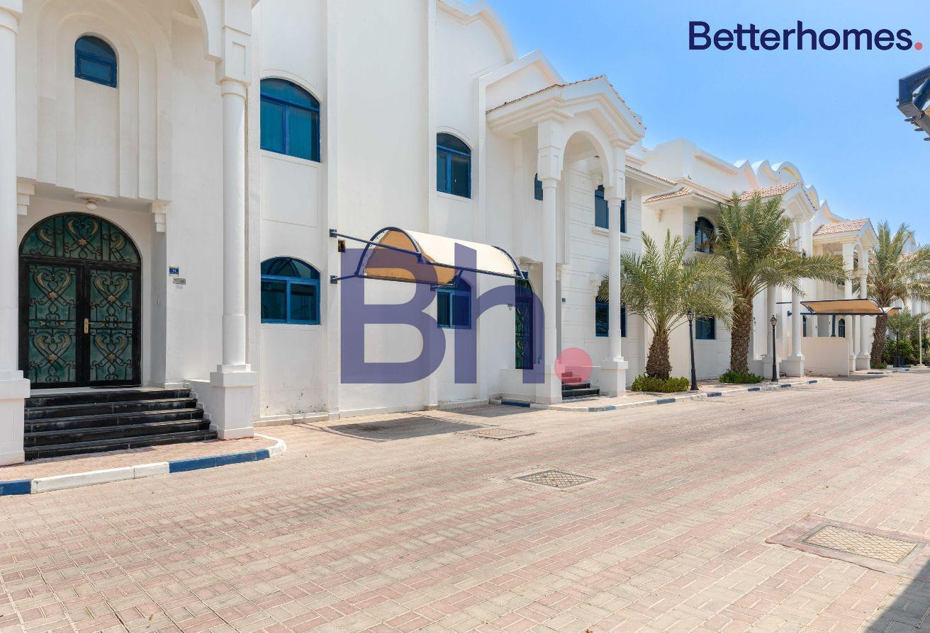 SPACIOUS | 5 BEDROOMS | UNFURNISHED | BACKYARD - Villa in Al Nuaija Street