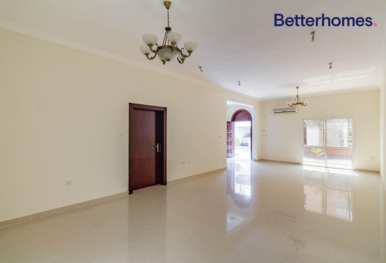 SPACIOUS LIVING | 4 ENSUITE ROOMS | OLD AIRPORT - Villa in Old Airport Road