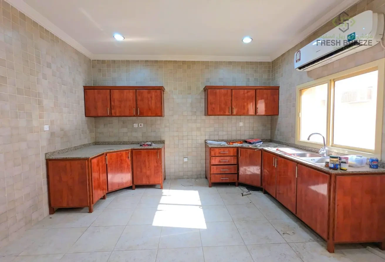 Stand Alone Villa | 5BHK | Only For Family - Villa in Tadmur Street
