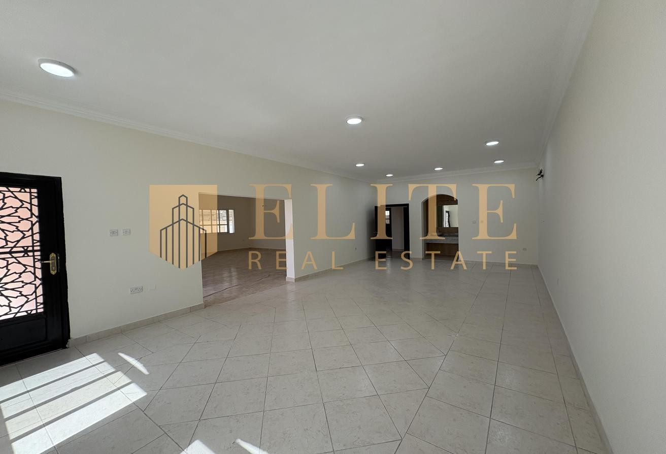 Huge renovated 5BDR+maid room standalone villa - Villa in Mesaimeer Road