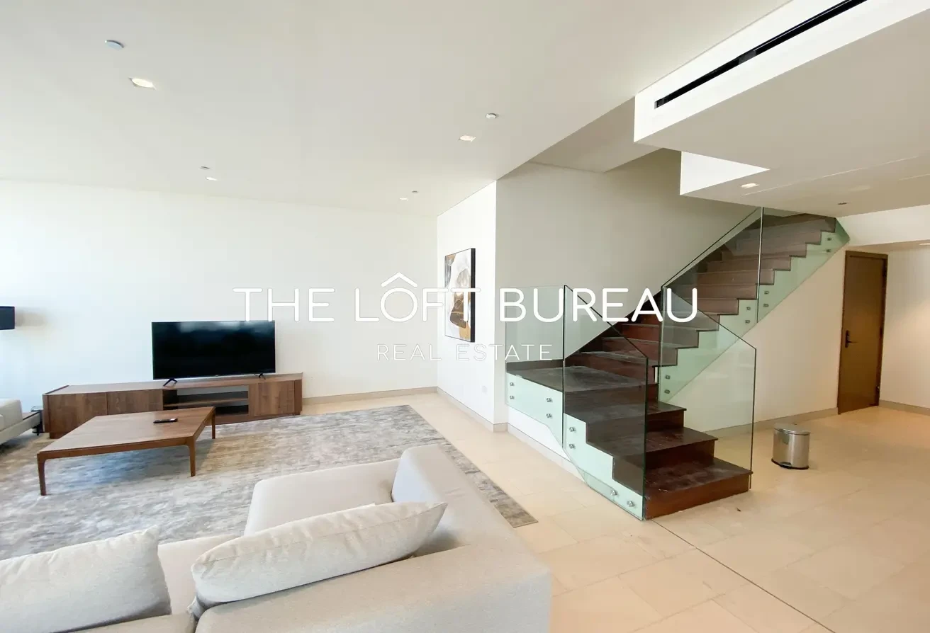 Luxurious 4 Bedroom Duplex With Maids Room - Duplex in Wadi
