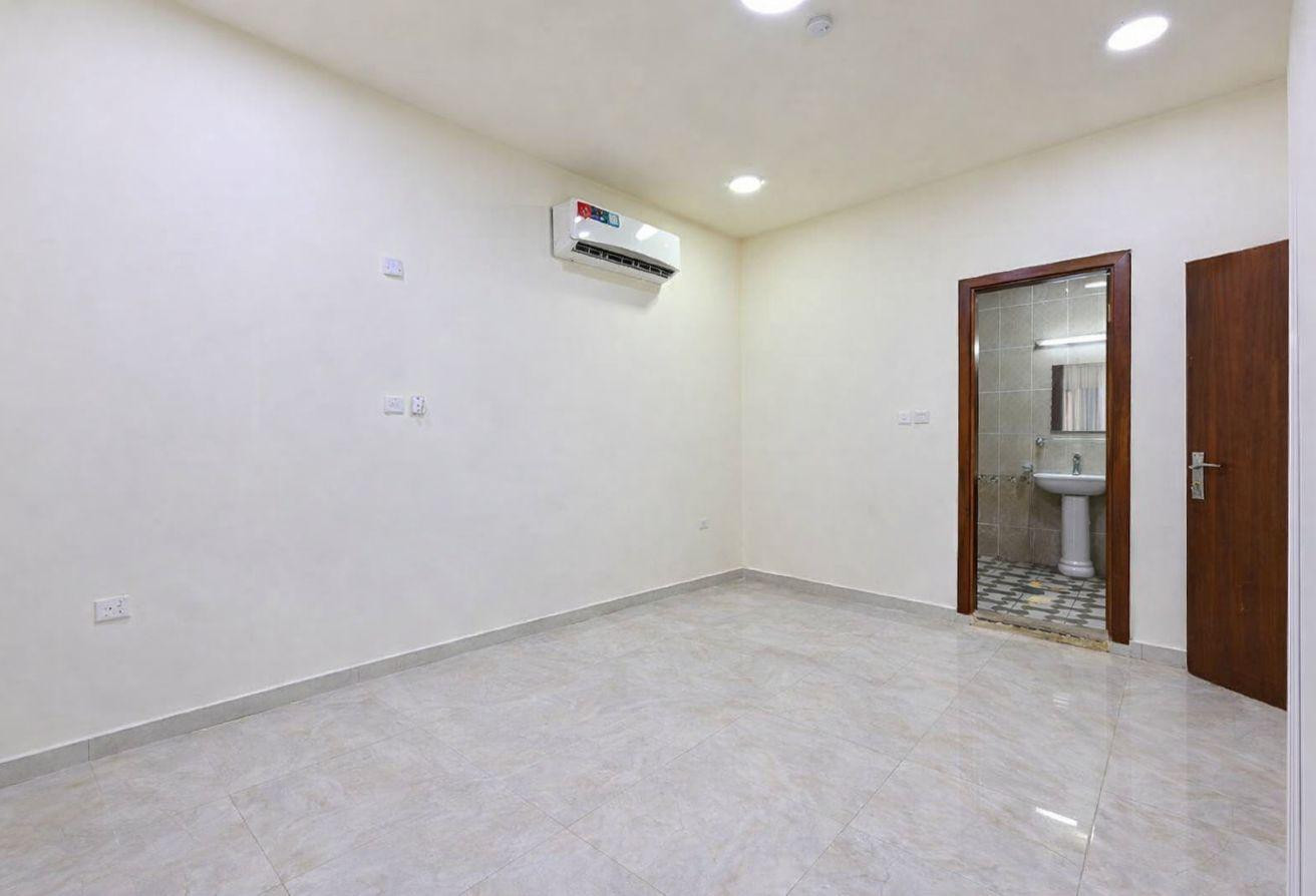 SPACIOUS | 5 BEDROOMS | MAID ROOM | PRIME LOCATION - Villa in Bu Hamour Street