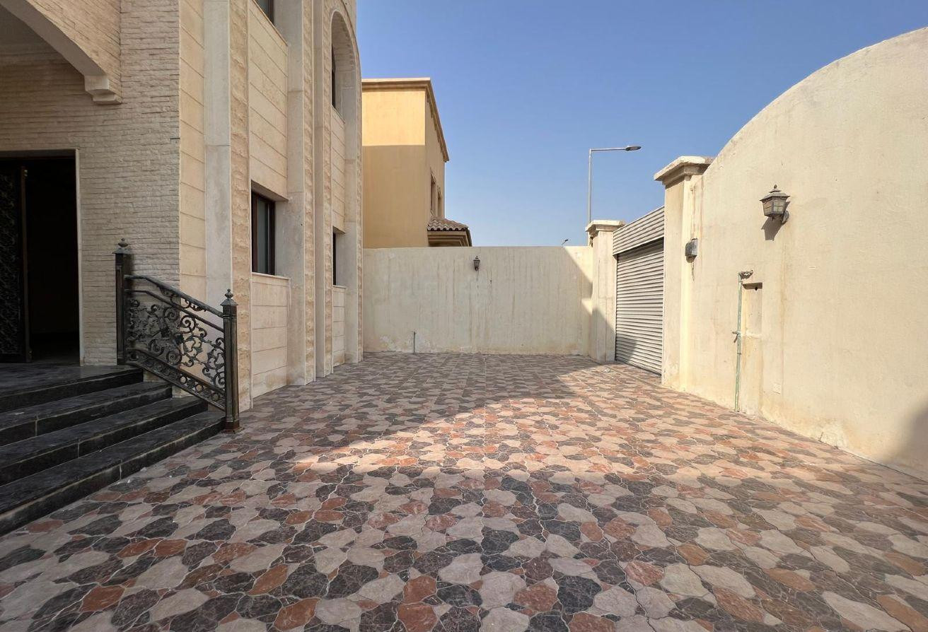 villa 7 bedrooms _salon+majles_al wakra - Villa in Al Wakair