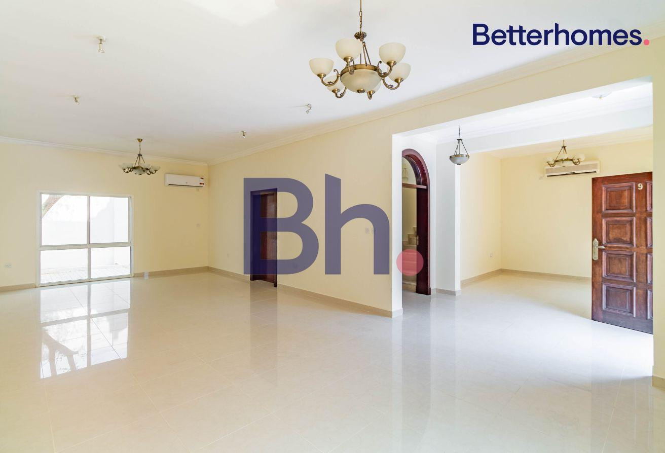 SPACIOUS LIVING | 4 ENSUITE ROOMS | OLD AIRPORT - Villa in Old Airport Road