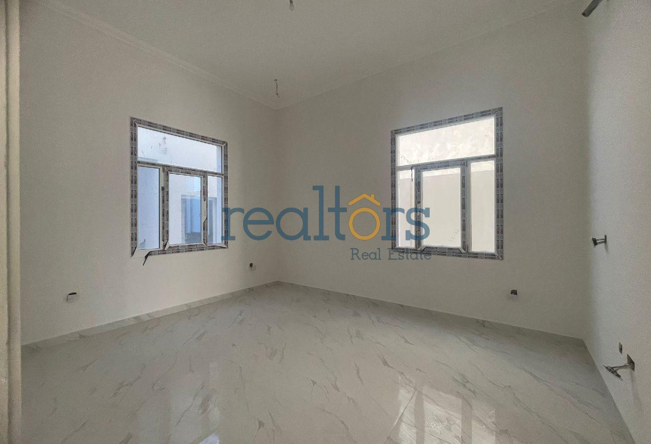 S A Villa Brand New 5-Bed with Maid &amp; Driver Rooms - Villa in Al Khazin Street