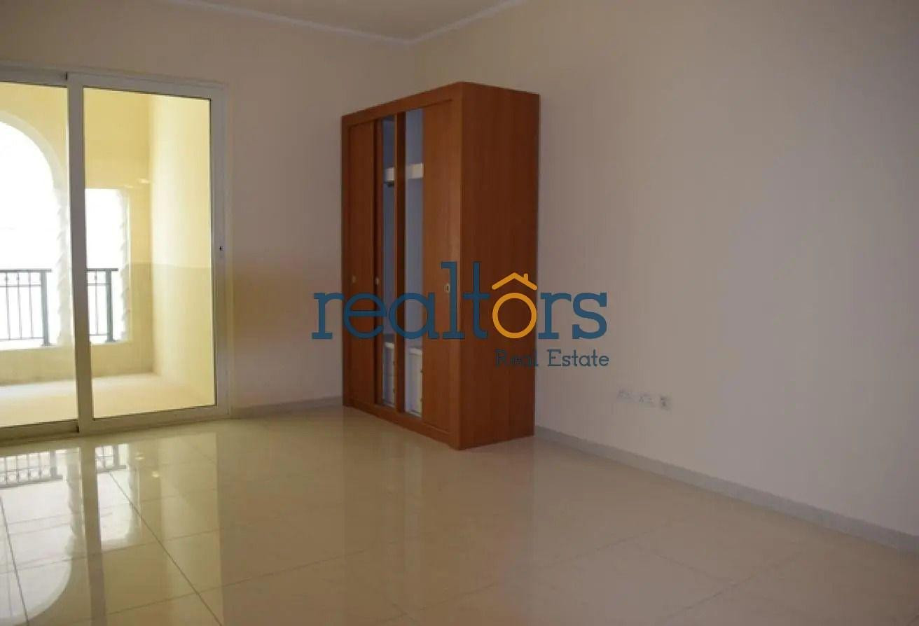 Great deal for a studio apartment. 1st month free - Studio Apartment in Tower 29