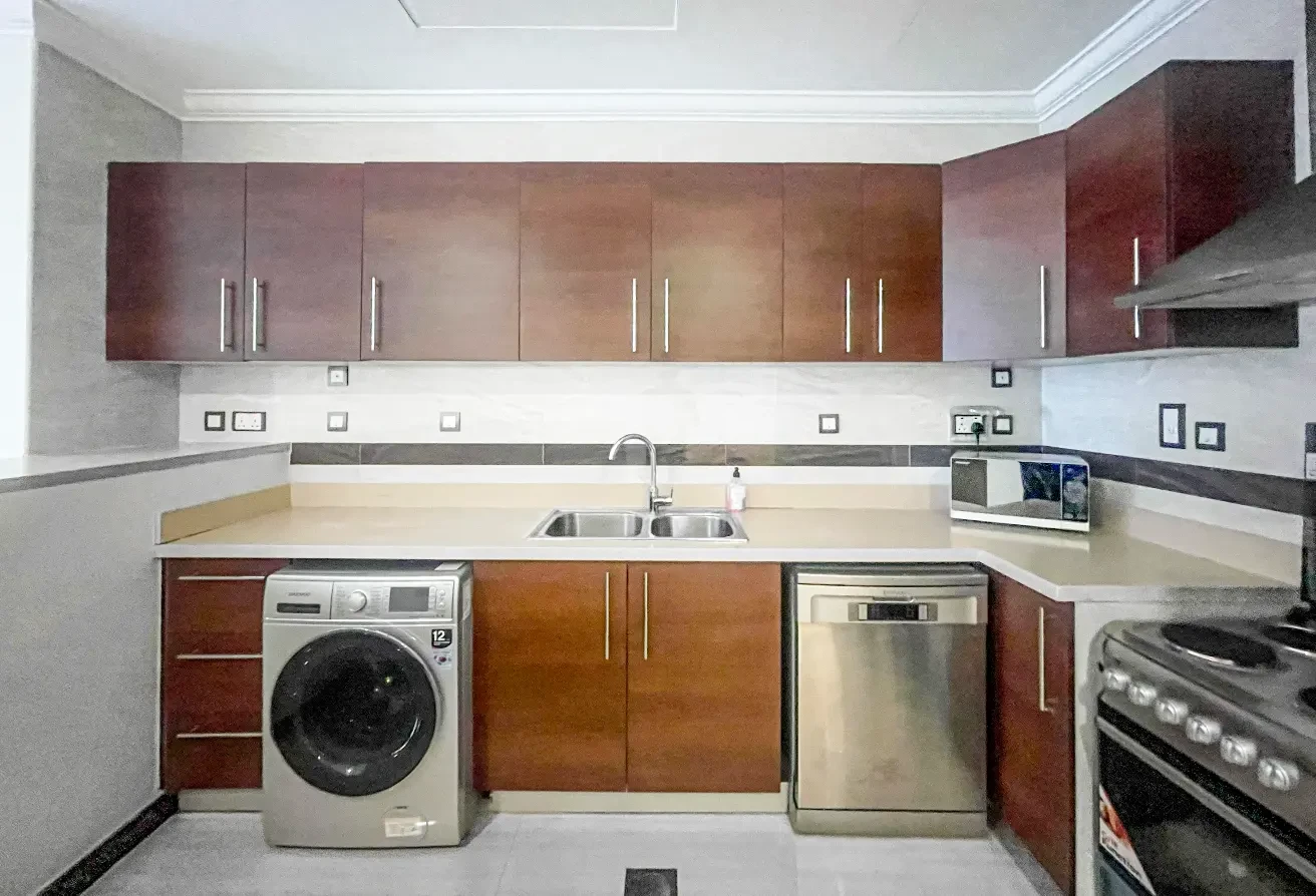 Fully Furnished | 2BHK | Balcony | Prime Location - Apartment in Doha