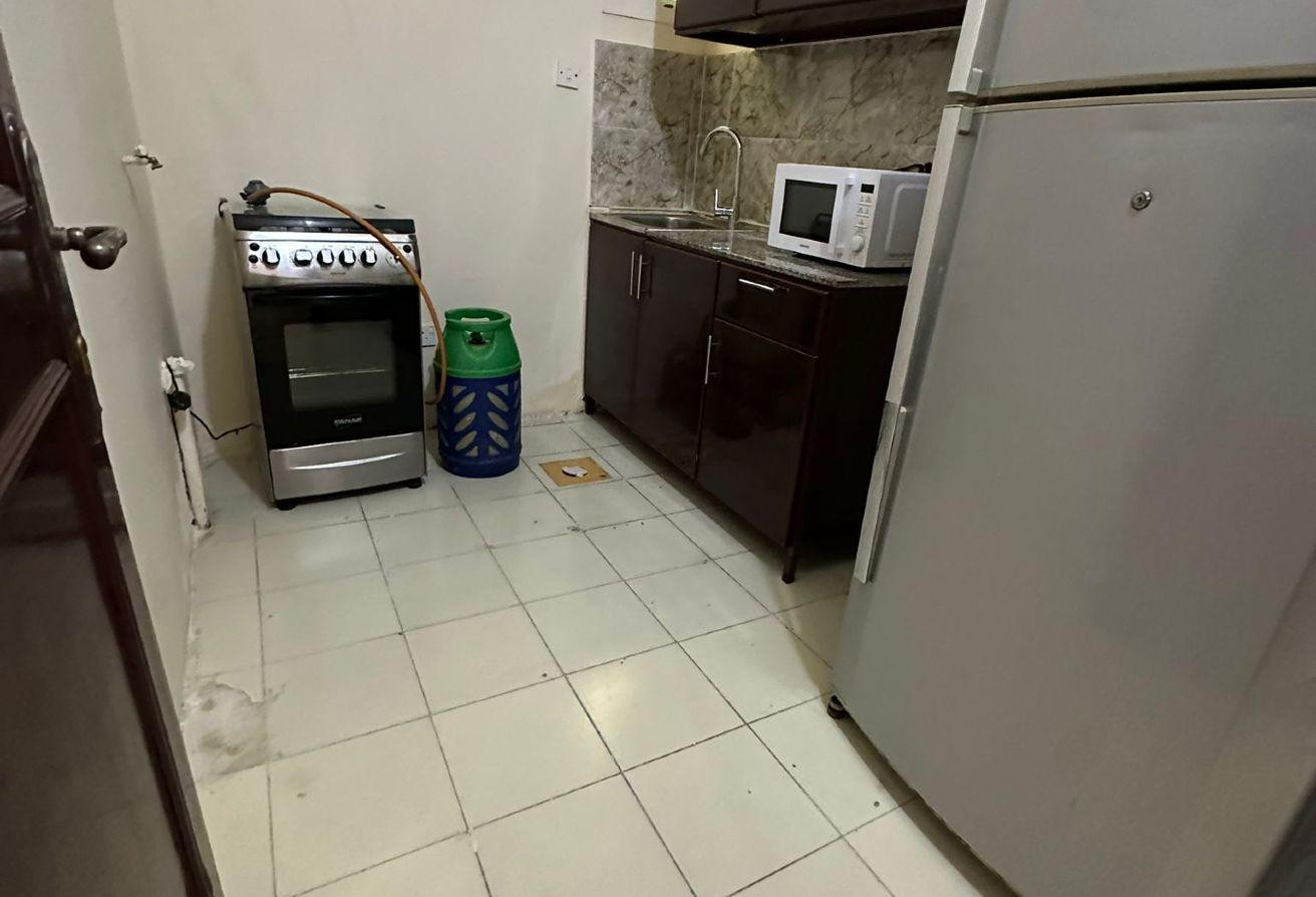 Al-Kharaitiyat room with kitchen and bathroom - Studio Apartment in Al Kharaitiyat
