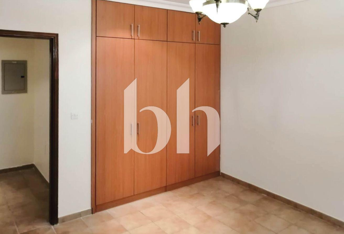 SPACIOUS | 3 BEDROOMS | SEMI FURNISHED | VILLA - Villa in Al Nasr Street