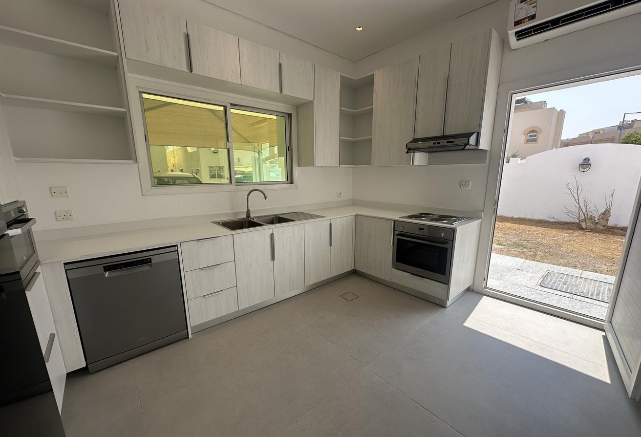 RENOVATED VILLA | 4BR | SEMI-FURNISHED - Villa in Ain Khaled