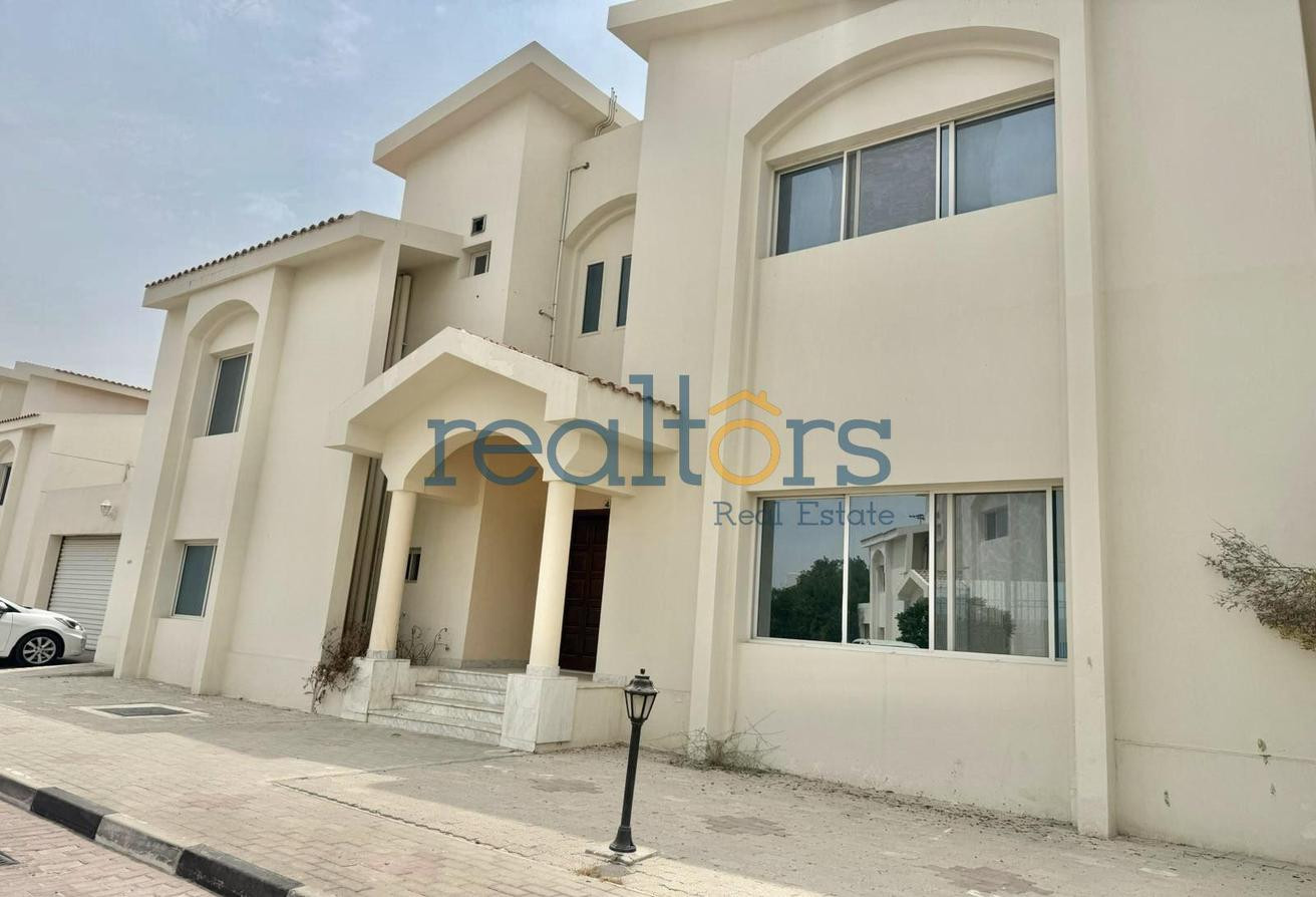 Remarkable I Spacious 4BR+Office Space I Gated Com - Villa in Al Luqta