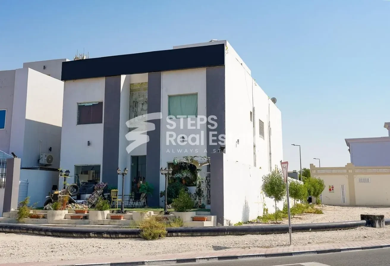 Spacious Service Villa for Sale - Villa in Al Hanaa Street