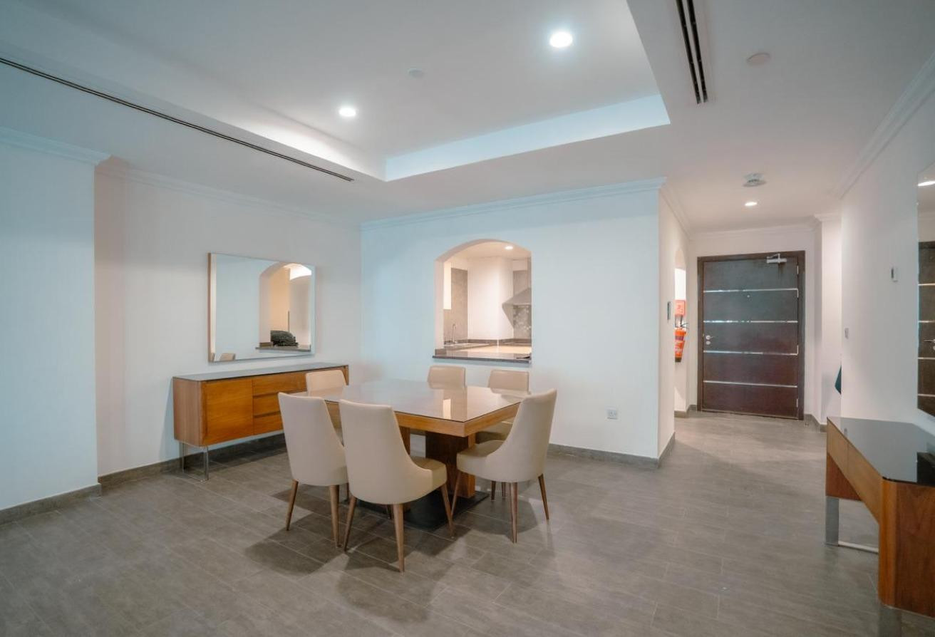 Beautiful 1 Bedroom Apartment | Bills Included - Apartment in Porto Arabia