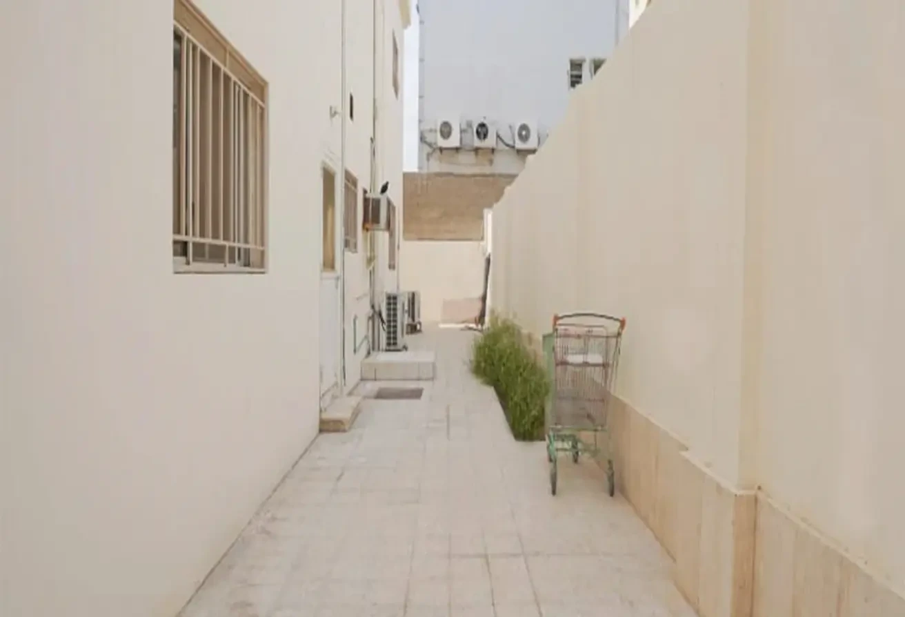 Spacious Villa for Sale | Semi Furnished - Villa in Old Airport Road