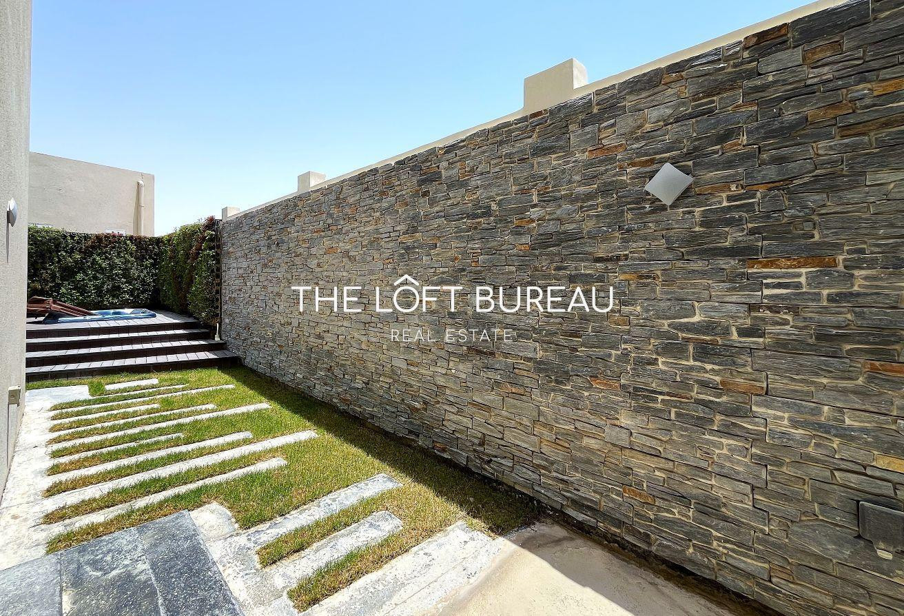 Fully Furnished 4 Bed + Maid Villa in Umm Al Amad - Villa in Q City Compound